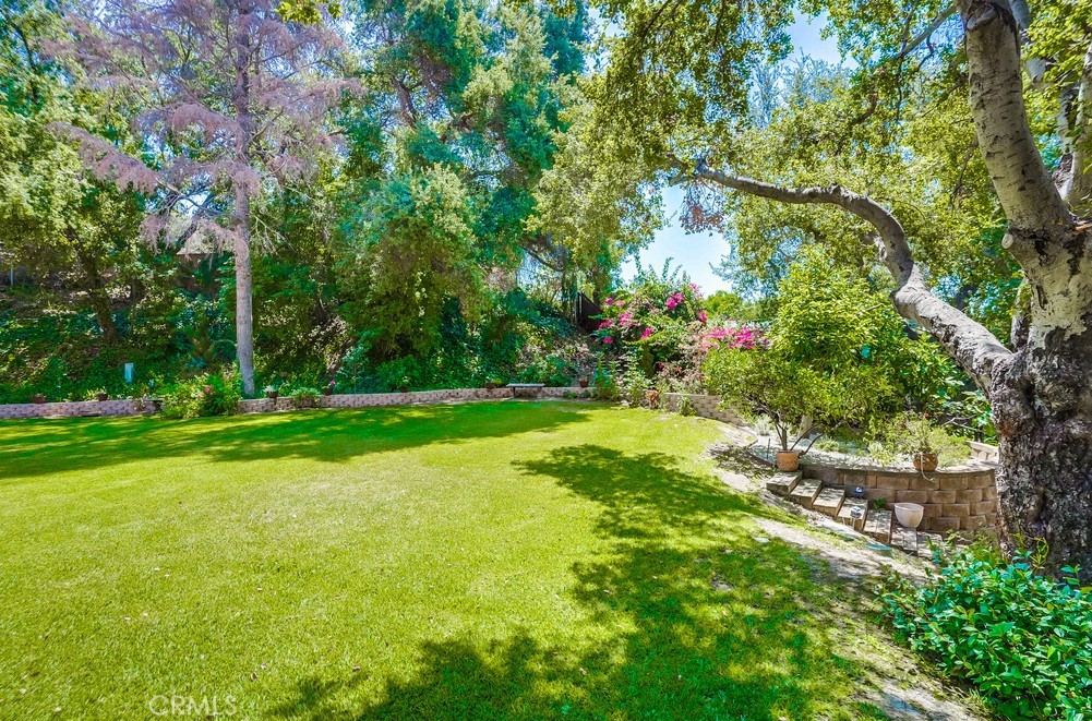 https://media.crmls.org/medias/d4a6f95e-5730-4eb9-8748-fa91514eea83.jpg?preset=X-Large