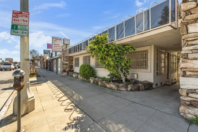 Photo of 18032 Ventura, Encino, CA 91316