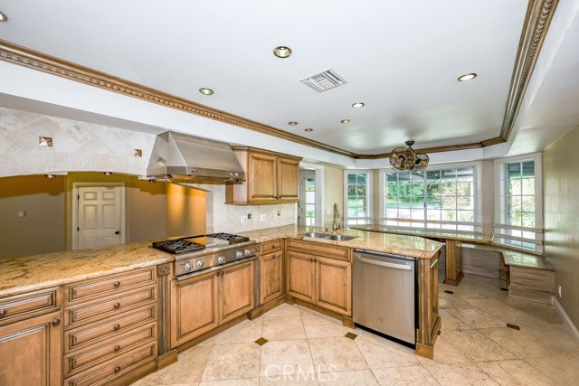 Detail Gallery Image 6 of 64 For 1101 Hacienda Dr, Simi Valley,  CA 93065 - 4 Beds | 3/1 Baths