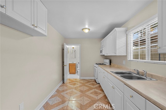 Detail Gallery Image 36 of 43 For 18621 Bryant St, Northridge,  CA 91324 - 4 Beds | 2 Baths