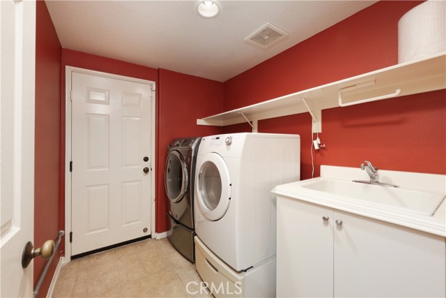 Detail Gallery Image 8 of 28 For 155 Zephyr Run, Tustin,  CA 92782 - 3 Beds | 3/1 Baths