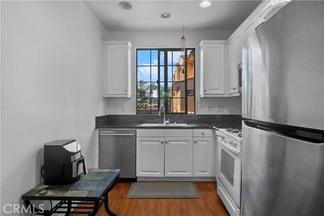 Detail Gallery Image 6 of 26 For 252 Soco Dr, Fullerton,  CA 92832 - 4 Beds | 3 Baths