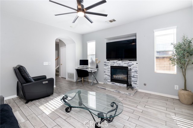 Detail Gallery Image 9 of 37 For 3893 Moravia Ct, Perris,  CA 92571 - 3 Beds | 2/1 Baths