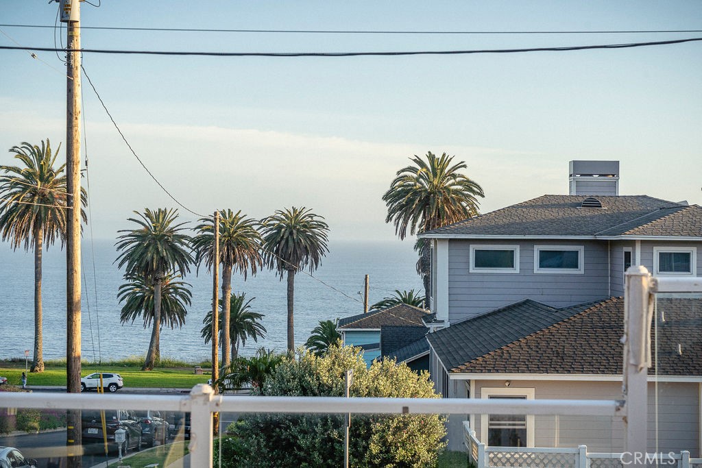 https://media.crmls.org/medias/d4aaca71-46a2-4313-b796-d005aaf5abac.jpg?preset=X-Large