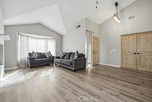 Detail Gallery Image 11 of 39 For 1809 E Avenue R6, Palmdale,  CA 93550 - 3 Beds | 2 Baths