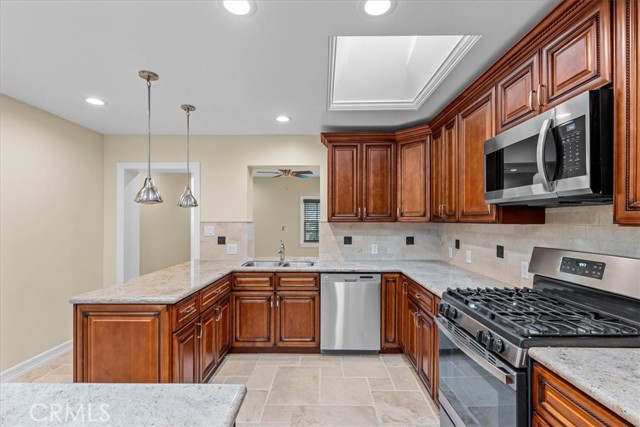 Detail Gallery Image 13 of 31 For 8471 Bedford Motor, Corona,  CA 92883 - 4 Beds | 4 Baths