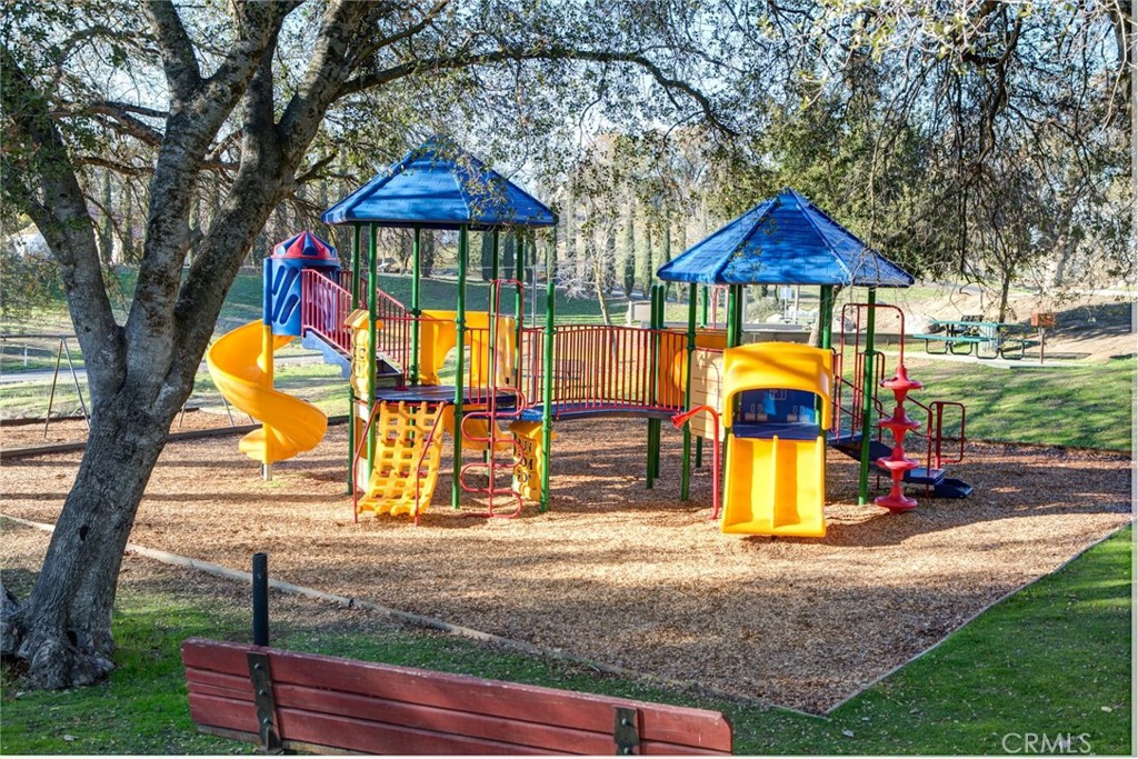 https://media.crmls.org/medias/d4ac5ee8-7a05-44e3-b7bf-1949917175c2.jpg?preset=X-Large