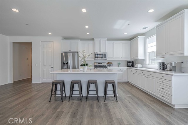 Detail Gallery Image 6 of 28 For 6127 W Avenue J9, Lancaster,  CA 93536 - 4 Beds | 3 Baths