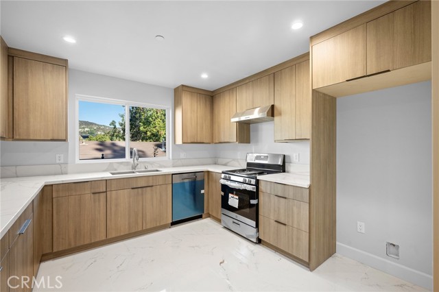 Detail Gallery Image 12 of 38 For 357 Harvey Dr #102,  Glendale,  CA 91206 - 3 Beds | 2/1 Baths