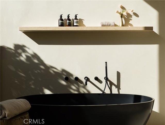 5824 Manton Avenue, Woodland Hills CA: https://media.crmls.org/medias/d4ad70e4-dc54-4ca6-838d-f39e5a386b14.jpg