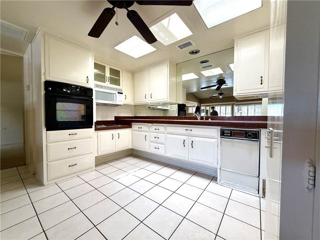 MLS #OC25123789 image #6