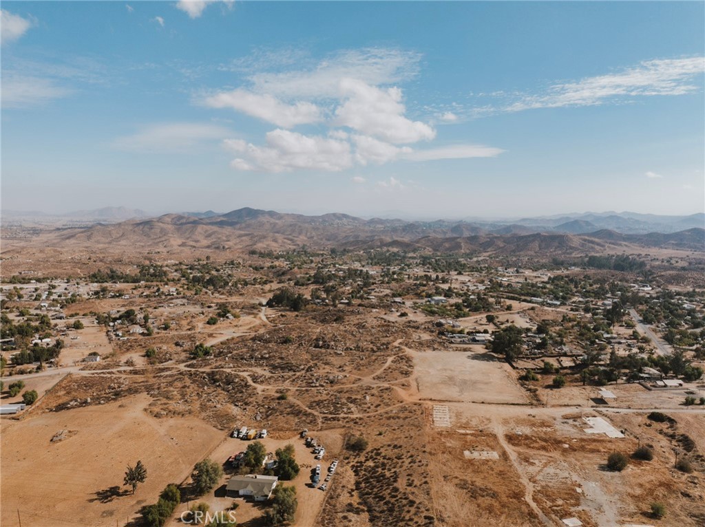 https://media.crmls.org/medias/d4af84c1-2432-4698-b90d-de968dbd2c01.jpg?preset=X-Large