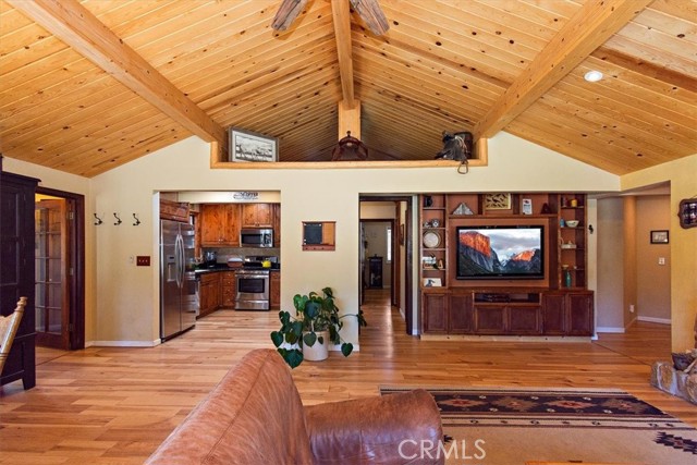 Detail Gallery Image 7 of 38 For 227 Santa Barbara Ave, Sugarloaf,  CA 92386 - 3 Beds | 2 Baths