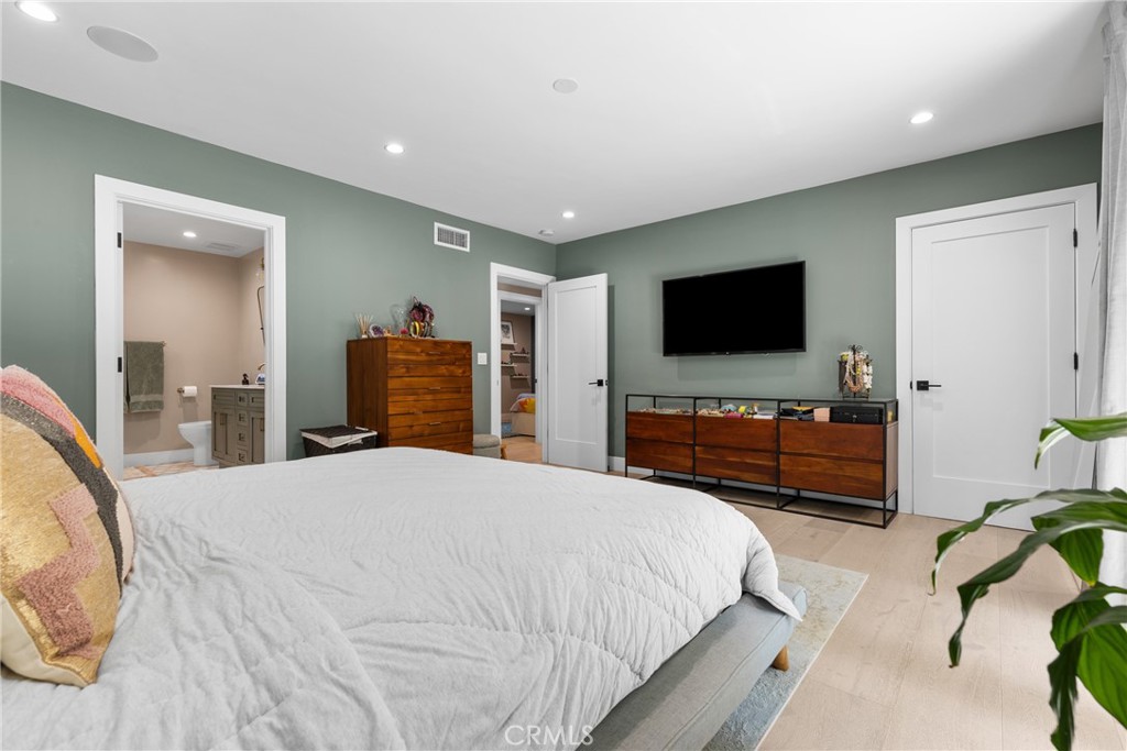 MLS #OC25159047 image #16