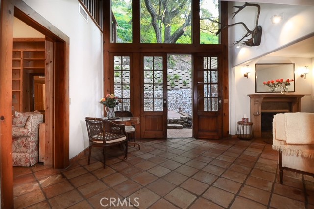 Detail Gallery Image 8 of 36 For 9860 Yoakum Dr, Beverly Hills,  CA 90210 - 1 Beds | 2 Baths