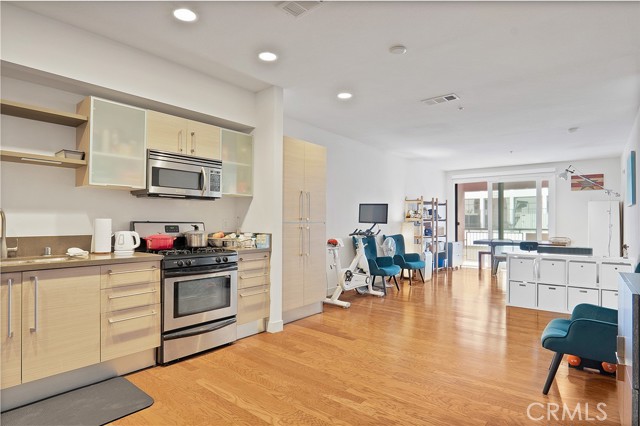 Detail Gallery Image 5 of 38 For 1234 Wilshire Bld #334,  Los Angeles,  CA 90017 - 1 Beds | 1 Baths
