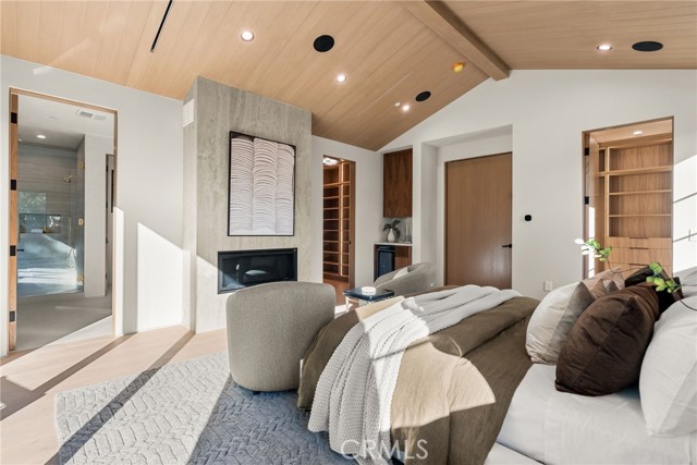 Detail Gallery Image 18 of 42 For 4245 Bellaire Ave, Studio City,  CA 91604 - 5 Beds | 5/1 Baths