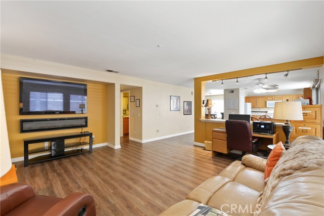 Detail Gallery Image 10 of 24 For 17049 La Vesu Rd., Fontana,  CA 92337 - 4 Beds | 2/1 Baths