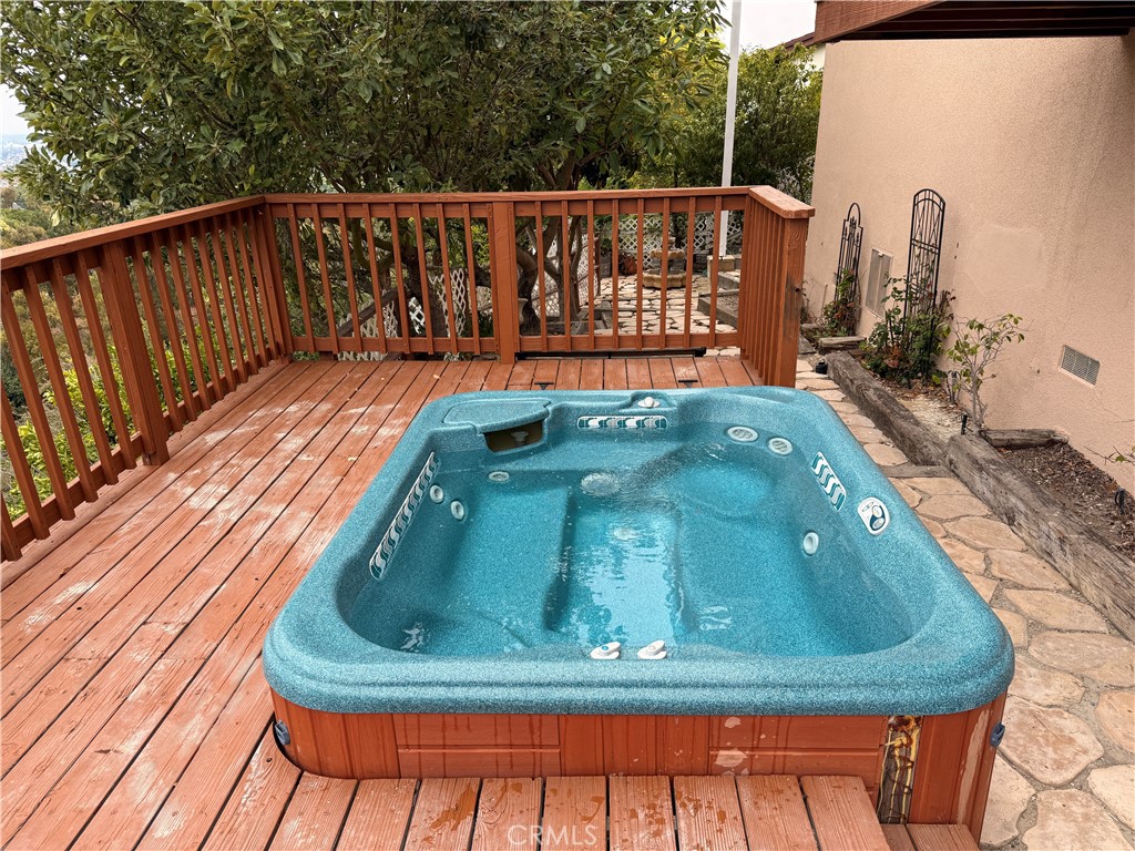 https://media.crmls.org/medias/d4b5045a-635c-4026-995c-4e97526f9ca9.jpg?preset=X-Large