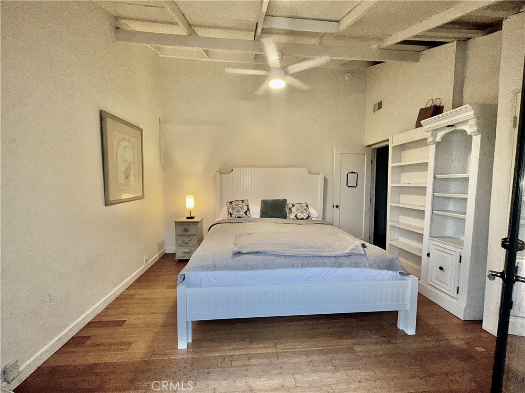 https://media.crmls.org/medias/d4b514f3-6df6-4dbe-bccc-e4953eab2721.jpg?preset=X-Large