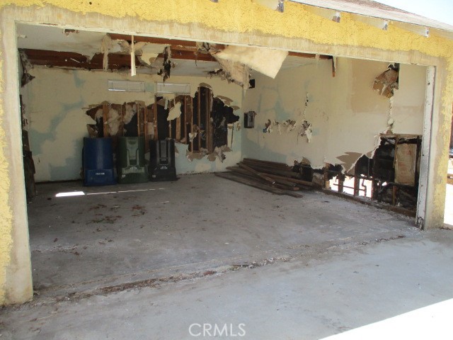 https://media.crmls.org/medias/d4b61523-3e2a-4926-8873-16e4f5826de4.jpg?preset=X-Large