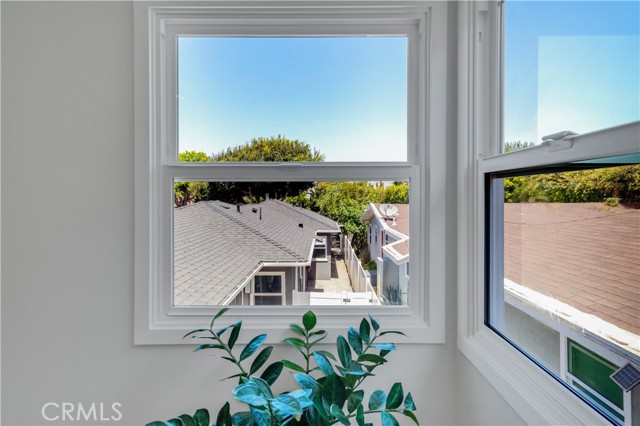 1022 Grant Street, Santa Monica CA: https://media.crmls.org/medias/d4b6c4c8-2edf-407d-9708-0cbe3bc00373.jpg
