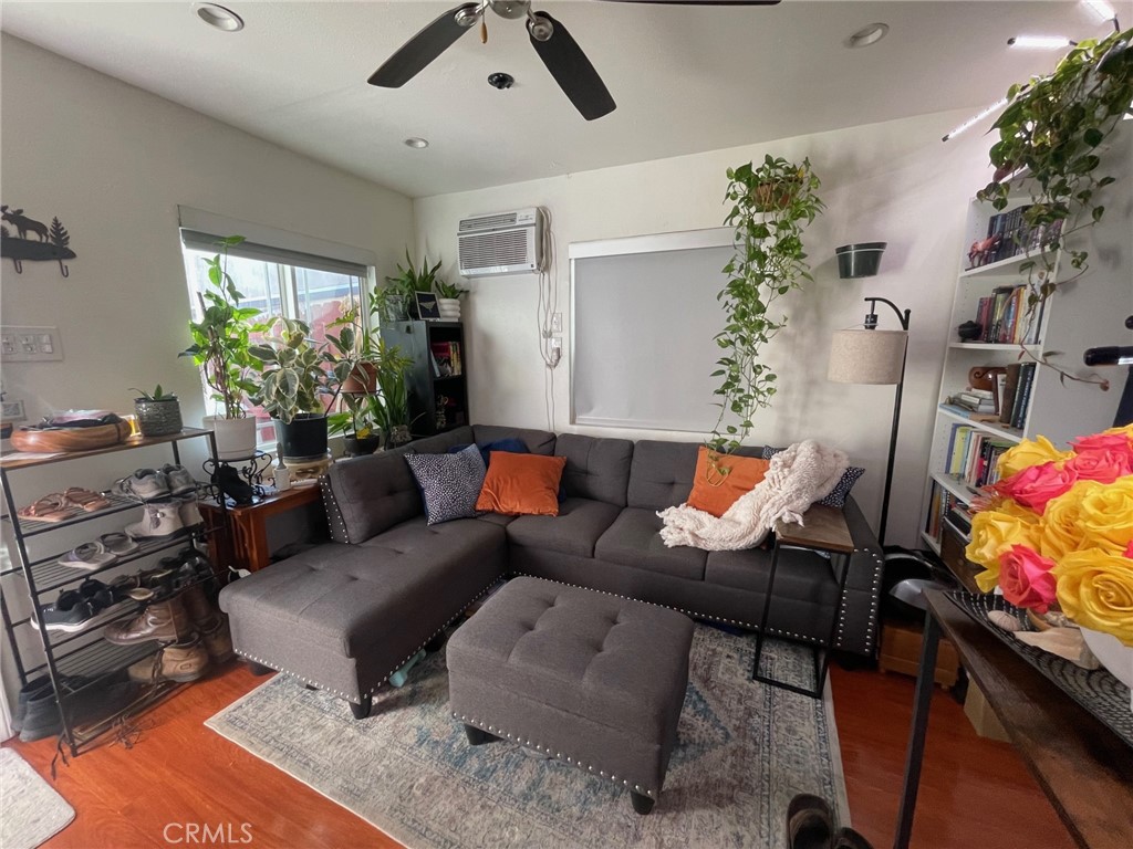 MLS #WS25247522 image #21