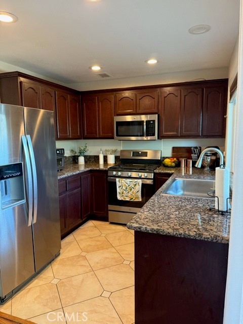 Detail Gallery Image 5 of 13 For 22896 Leo Ln #86,  Lake Forest,  CA 92630 - 4 Beds | 2/1 Baths