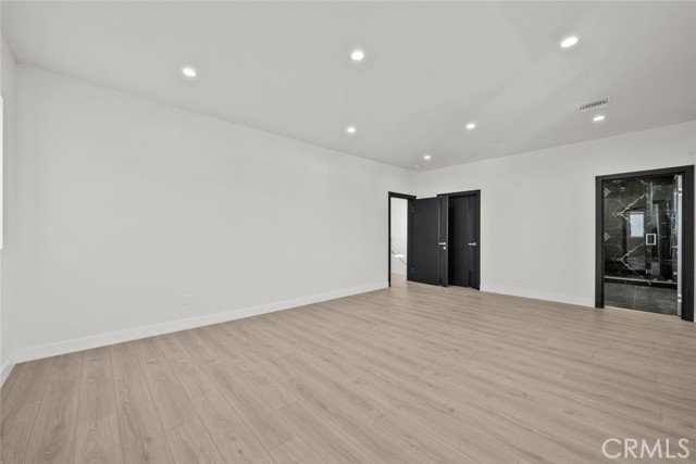 Detail Gallery Image 20 of 39 For 12937 W Kilikia Dr, North Hollywood,  CA 91605 - 4 Beds | 4 Baths