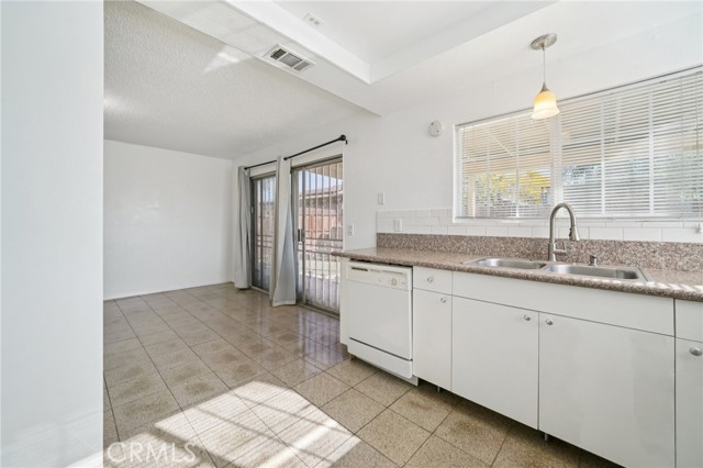 Detail Gallery Image 7 of 28 For 24335 Sykes Dr, Moreno Valley,  CA 92553 - 3 Beds | 2 Baths