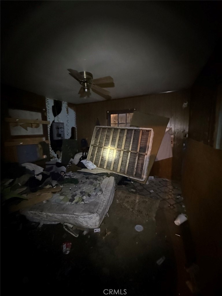 https://media.crmls.org/medias/d4b907de-525a-4f24-92a8-afb64863c17e.jpg?preset=X-Large