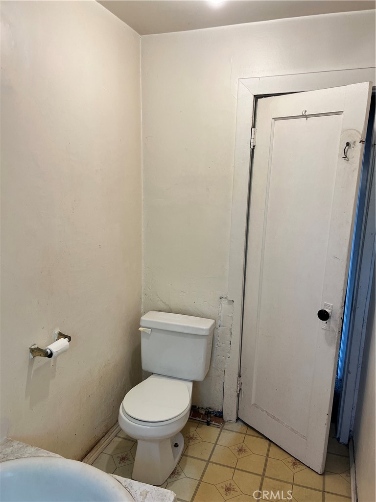 https://media.crmls.org/medias/d4ba55fc-c4bd-4c0b-acd0-4f2577d3be4d.jpg?preset=X-Large