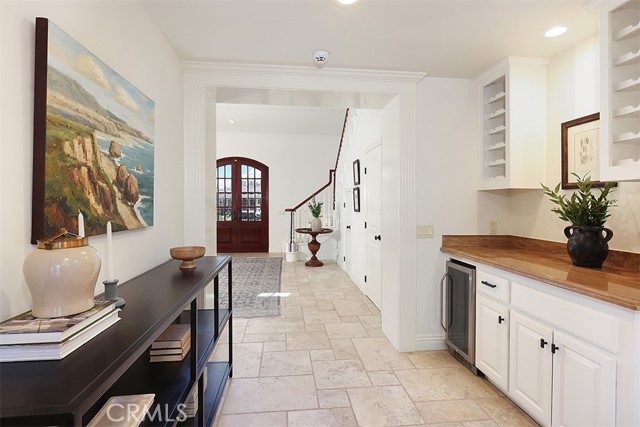 Detail Gallery Image 6 of 23 For 411 Snug Harbor Rd, Newport Beach,  CA 92663 - 5 Beds | 4/1 Baths
