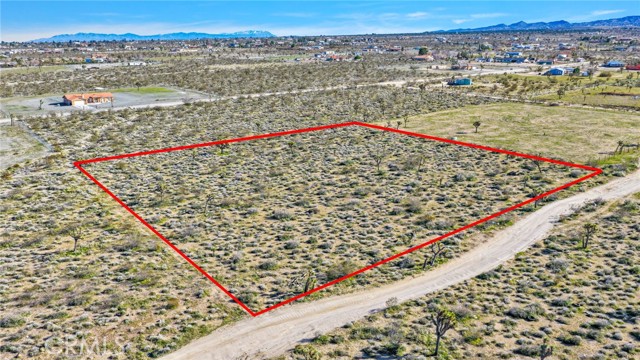 Detail Gallery Image 4 of 14 For 11982 Redwood Rd, Pinon Hills,  CA 92372 - – Beds | – Baths