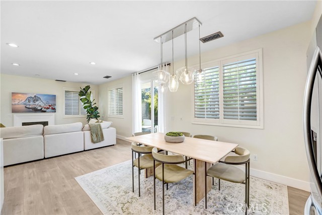 Detail Gallery Image 11 of 34 For 19920 Holly Dr, Saugus,  CA 91350 - 3 Beds | 2/1 Baths