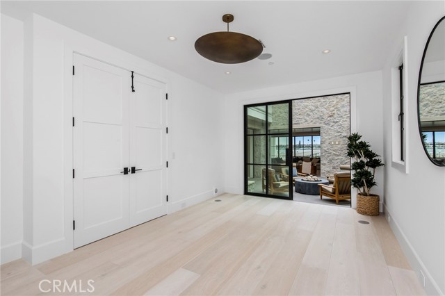 2209 Bayside Drive, Corona del Mar CA: https://media.crmls.org/medias/d4bc1c8e-1834-4799-b988-1d7ab70ec75d.jpg