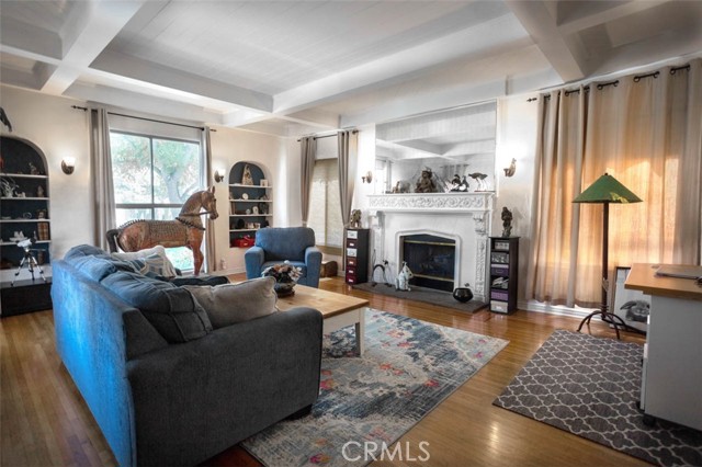 989 Coronado Drive, Glendale CA: https://media.crmls.org/medias/d4bcec35-7a6e-4f5d-bcb7-c14d1b4c3648.jpg