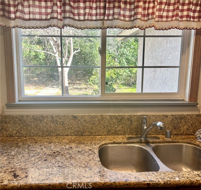 Detail Gallery Image 10 of 26 For 35780 Eureka Ave, Yucaipa,  CA 92399 - 6 Beds | 3 Baths