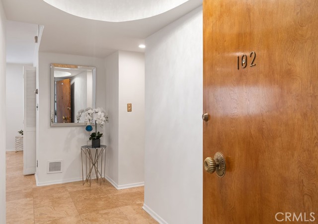 419 N Oakhurst Drive, Beverly Hills CA: https://media.crmls.org/medias/d4bf4157-8869-4795-906f-5a1386b318fb.jpg