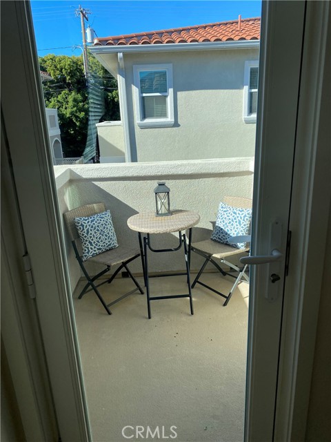 Detail Gallery Image 9 of 16 For 2425 Arlington Ave, Torrance,  CA 90501 - 2 Beds | 2/1 Baths