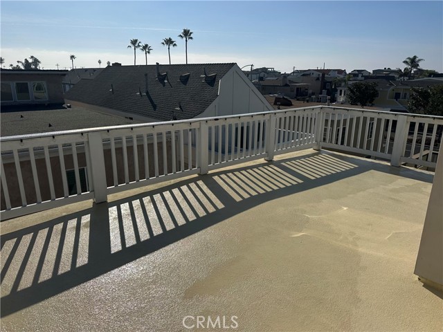 Detail Gallery Image 10 of 12 For 208 41st, Newport Beach,  CA 92663 - 3 Beds | 3/1 Baths