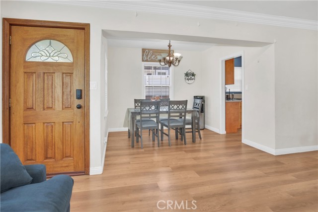 Detail Gallery Image 2 of 42 For 1343 N Whitnall Hwy, Burbank,  CA 91505 - 3 Beds | 2 Baths