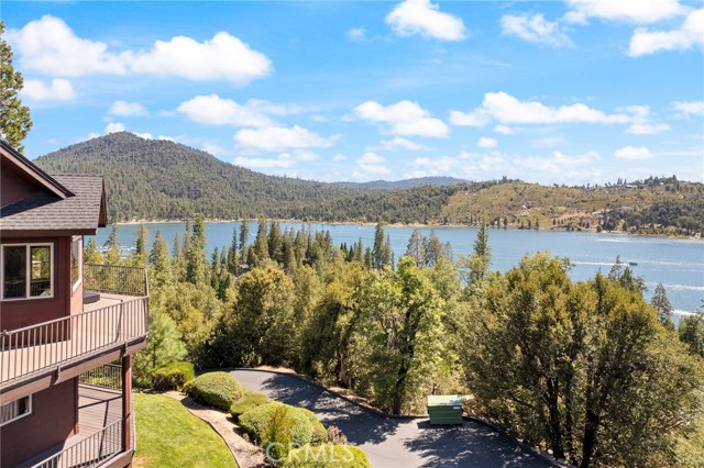 39828 Granite Ridge Lane, Bass Lake CA: https://media.crmls.org/medias/d4c2a46b-60a4-4b0f-9aed-b8908e7955d5.jpg
