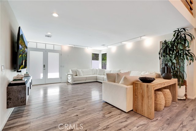 Detail Gallery Image 10 of 42 For 4974 Canoga Ave, Woodland Hills,  CA 91364 - 4 Beds | 4 Baths