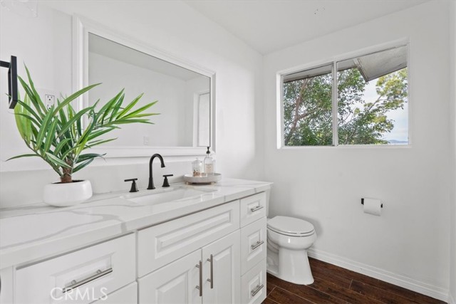 Detail Gallery Image 13 of 61 For 5160 Medina Rd, Woodland Hills,  CA 91364 - 3 Beds | 2/1 Baths