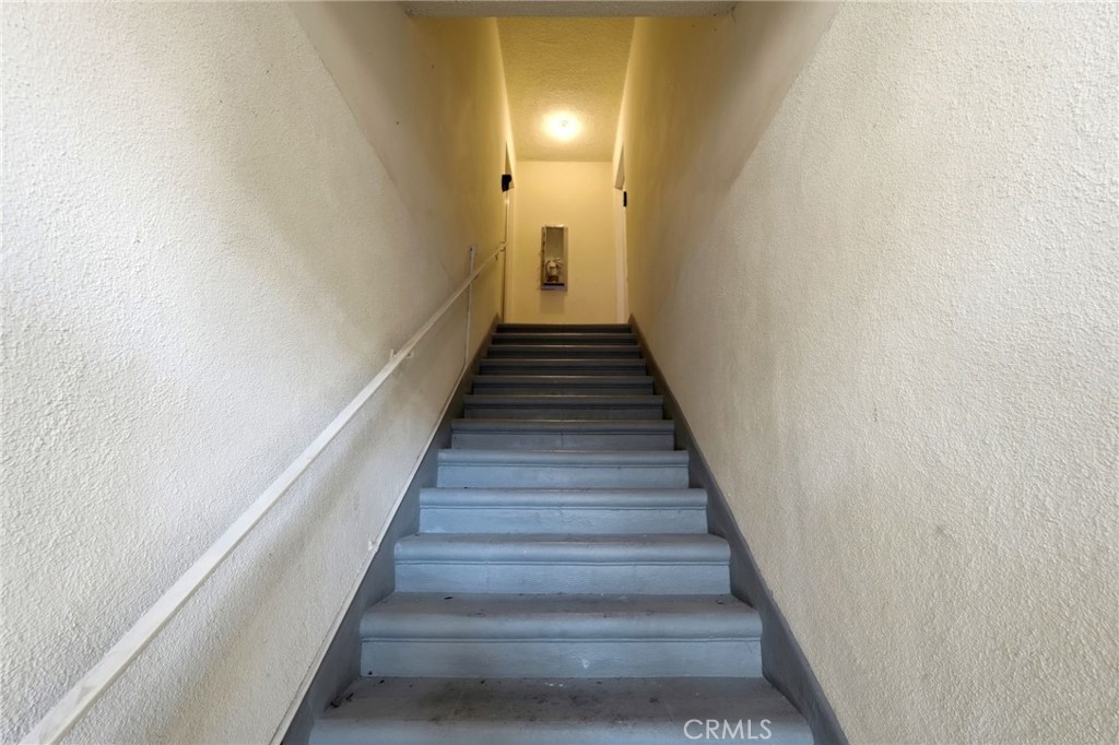 https://media.crmls.org/medias/d4c3eaa0-731f-4509-b552-32153e42b863.jpg?preset=X-Large