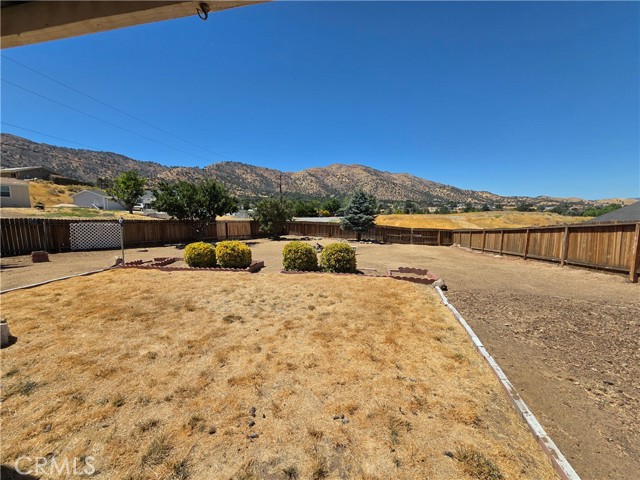 Detail Gallery Image 12 of 14 For 22201 Mccarthy Dr, Tehachapi,  CA 93561 - 3 Beds | 2 Baths
