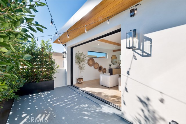 Detail Gallery Image 14 of 54 For 707 2nd St, Hermosa Beach,  CA 90254 - 4 Beds | 4/1 Baths