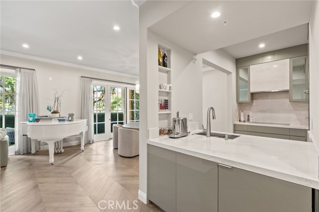 Detail Gallery Image 6 of 38 For 11500 San Vicente Bld #202,  Los Angeles,  CA 90049 - 3 Beds | 3/1 Baths