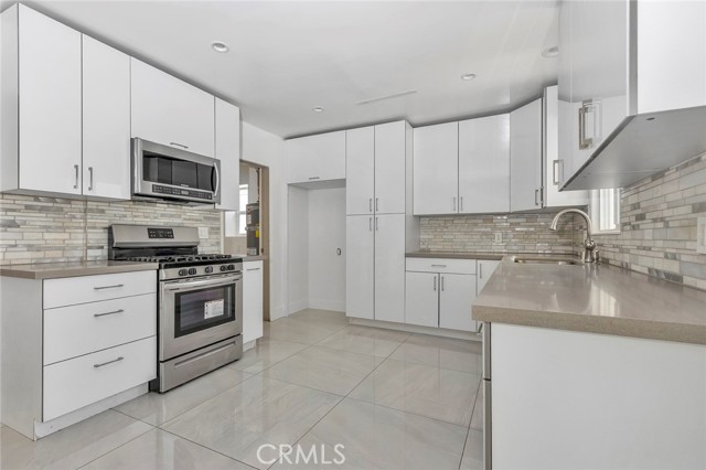 6015 Laurelgrove Avenue, North Hollywood CA: https://media.crmls.org/medias/d4c5f29a-7c53-4587-88de-66f20985d901.jpg